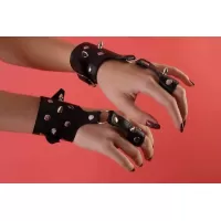 Наручники на кожаной подкладке, украшенные шипами черный 