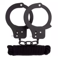 Чёрные наручники из листового металла в комплекте с веревкой BONDX METAL CUFFS LOVE ROPE SET черный 