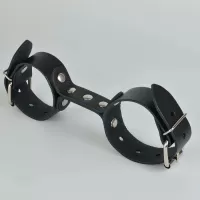 Черные кожаные наручники-фиксатор черный 