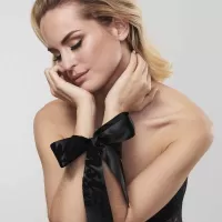 Черные ленты для связывания SILKY SENSUAL HANDCUFFS черный 