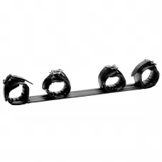 Черная распорка с манжетами для рук и ног Deluxe Rigid Spreader Bar черный 