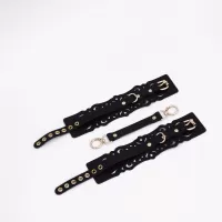 Черный кожаные оковы с узорами и золотистой фурнитурой черный с золотистым 