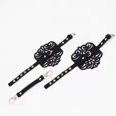 Черный фигурные оковы с золотистой фурнитурой черный с золотистым 