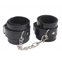 Черные оковы на ноги Obey Me Leather Ankle Cuffs черный 