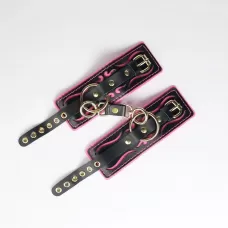 Черные кожаные наручники с розовой строчкой черный с розовым Черные кожаные наручники с розовой строчкой черный с розовым