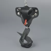 Черный кожаный брелок в форме кобры черный 